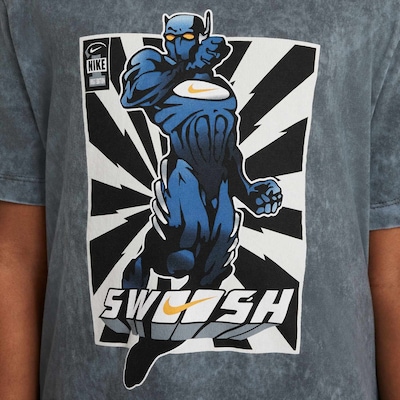 Camiseta Nike Sportswear IYKYK Hero - Infantil - Foto 4