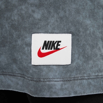 Camiseta Nike Sportswear IYKYK Hero - Infantil - Foto 5