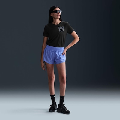 Camiseta Nike Sportswear Club Essential - Feminina - Foto 4