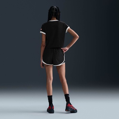 Camiseta Nike Sportswear Club - Feminina - Foto 2