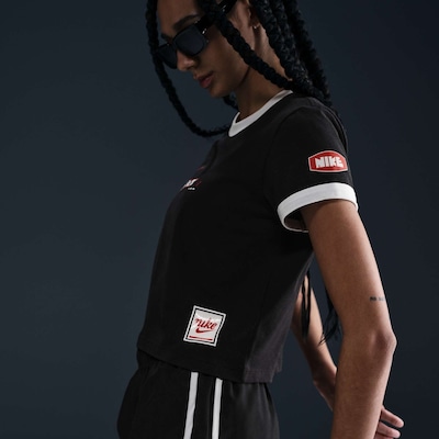 Camiseta Nike Sportswear Club - Feminina - Foto 3