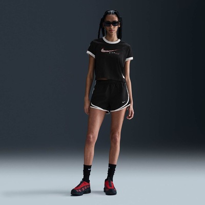 Camiseta Nike Sportswear Club - Feminina - Foto 6