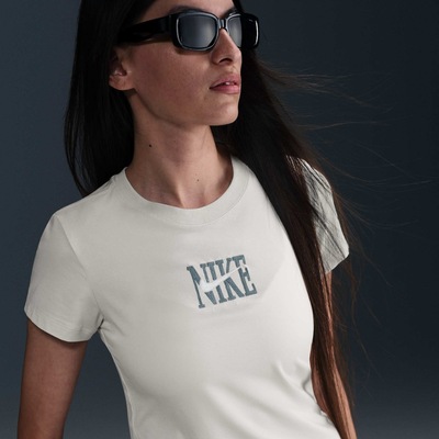 Camiseta Nike Sportswear Essential GRX Feminina - Foto 5