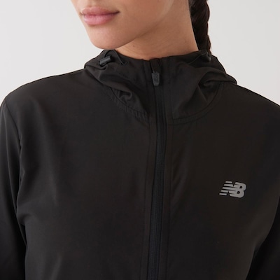 Jaqueta Corta Vento Feminina New Balance Sport Essentials Run - Foto 4