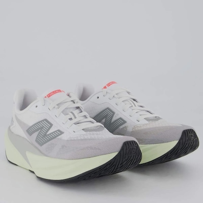 Tênis Feminino New Balance Fuelcell Rebel V5 - Foto 2