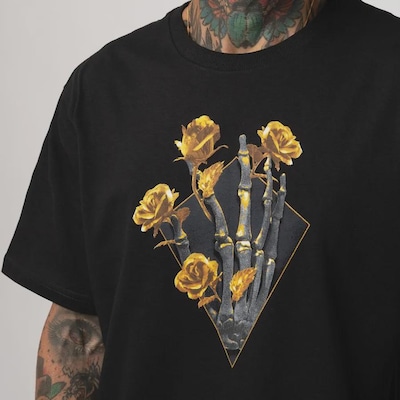 Camiseta Regular MCD Dourado Mão Caveira Masculino - Foto 3