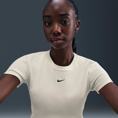 Camiseta Nike Sportswear Feminina - Foto 4