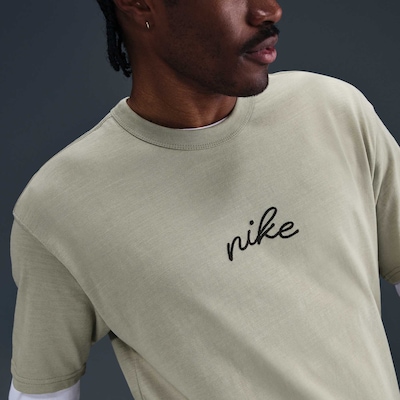 Camiseta Nike Sportswear Essential Masculina - Foto 4