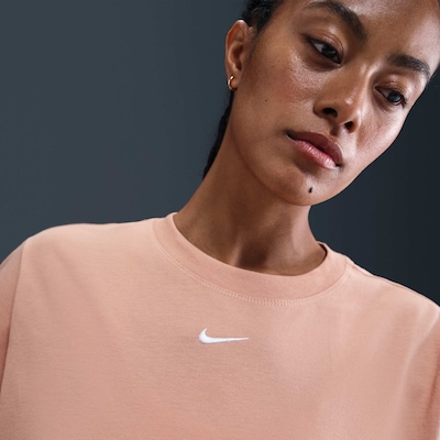 Camiseta Nike Sportswear Feminina - Foto 4