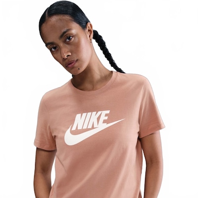 Camiseta Nike Sportswear Essentials Feminina - Foto 5