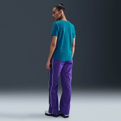 Camiseta Nike Sportswear Essentials Feminina - Foto 2