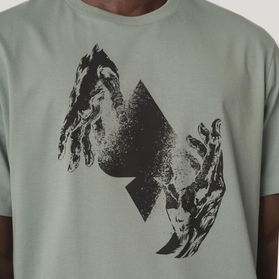 Camiseta Regular MCD Mãos Espada Masculino - Foto 2