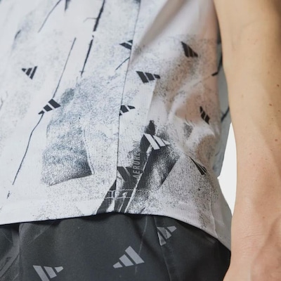 Camiseta adidas Run IT Brand Love Feminina - Foto 4