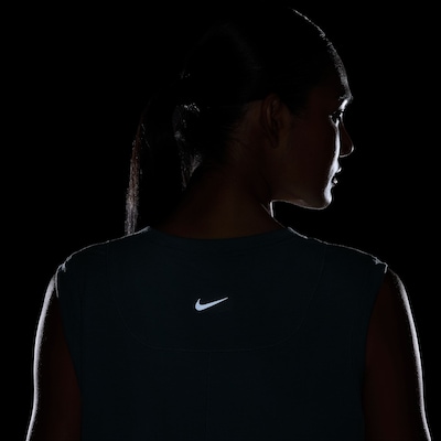 Camiseta Regata Nike Dri-FIT One Feminina - Foto 4