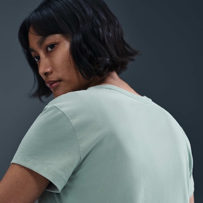 Camiseta Nike Sportswear Club Feminina - Foto 2