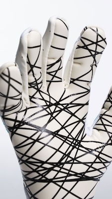 Luva de Goleiro Adulto uhlsport Cybertec Ultragrip HN - Foto 6