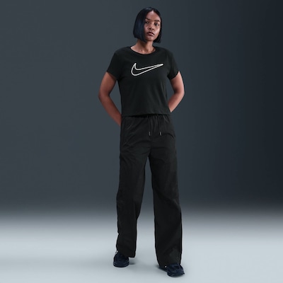 Camiseta Nike Sportswear Club Feminina - Foto 4