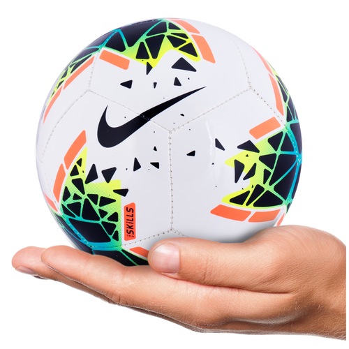 Minibola de Futebol de Campo Nike Skills é boa?