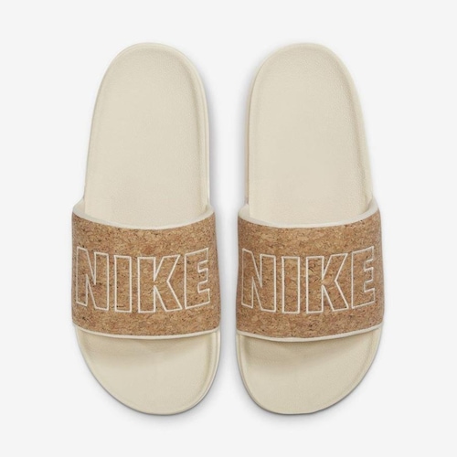 Chinelo Slide Nike OffCourt Edição Especial - Masculino Menor preço em Chinelo Slide Nike OffCourt Edição Especial - Masculino