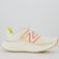 Tênis New Balance Fresh Foam X More V4 - Feminino BEGE
