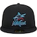 Bone Aba Reta New Era 59FIFTY Fitted Alt Clubhouse 2025 Miami Marlins - Adulto PRETO
