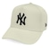 Boné Adulto New Era Side Patch 9forty MLB New York Yankees Aba Curva BEGE