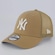 Boné New Era MLB New York Yankees Trucker 940 BEGE