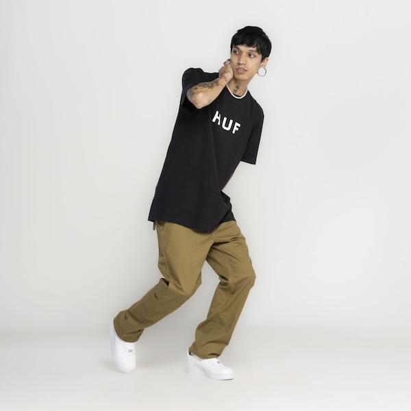 Camiseta Huf Manga Curta Essentials Og Logo | Cor: PRETO | Tamanho: M