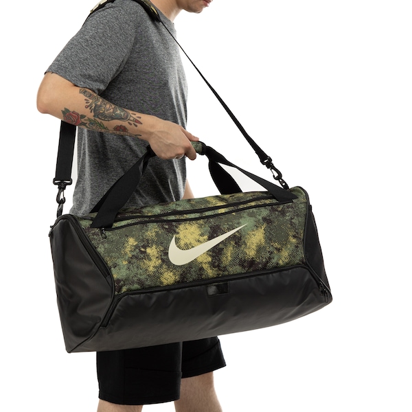 Mala Nike Brasilia Duff 95 Camo AOP 60 Litros