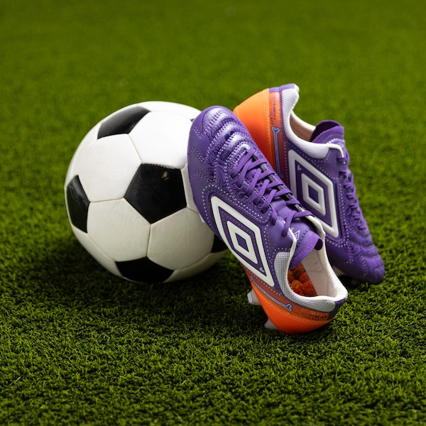 Vista 3 Chuteira de Campo Adulto Umbro Adamant Master Class Pro Edição DLM Dia de los Muertos ROXO/LARANJA Umbro ROXO/LARANJA