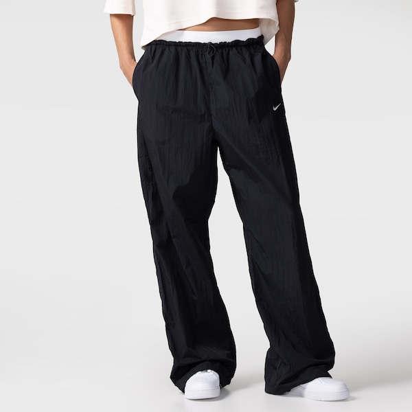 Calça Nike Sportswear Loose Parachute Pants Feminina | Cor: PRETO/BRANCO | Tamanho: P
