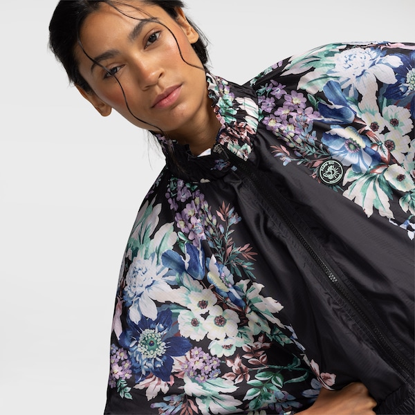Jaqueta Farm Nylon Floral Leni Feminina | Cor: PRETO/AZUL CLA | Tamanho: M
