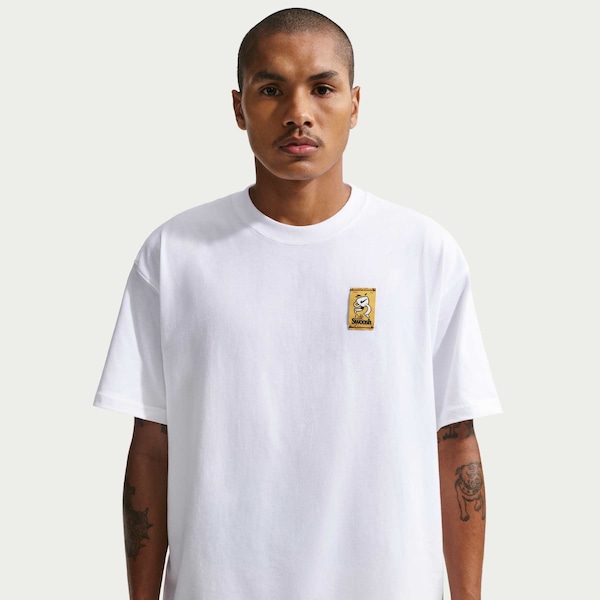 Camiseta Nike Sportswear Café Swoosh Mug Unissex | Cor: BRANCO | Tamanho: P