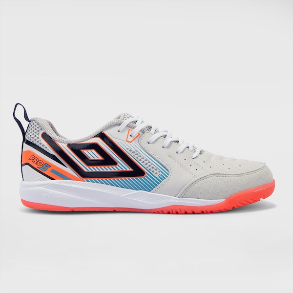 Chuteira Futsal Adulto Umbro Pro 5 Bump | Cor: BRANCO/CINZA CLARO | Tamanho: 40