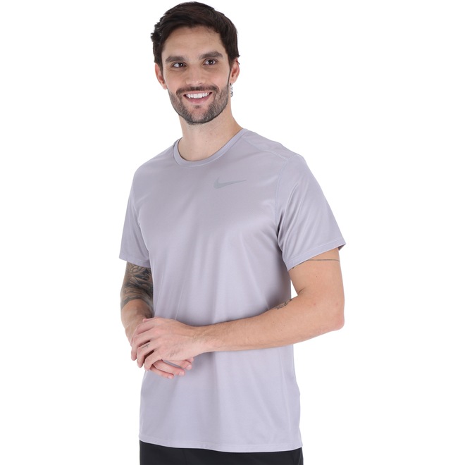 Camiseta Nike Run Top SS - Masculina - Foto 2
