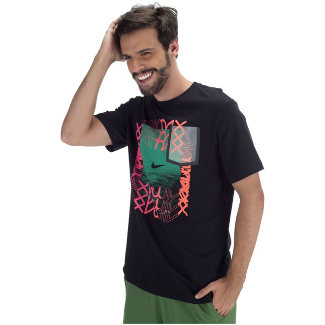 Camiseta Nike Sportswear Sneaker CLTR 5 - Masculina - Foto 2