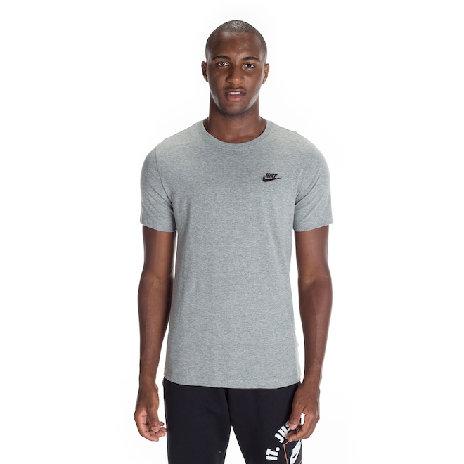 Camiseta Nike Sportwear Club - Masculina - Foto 2