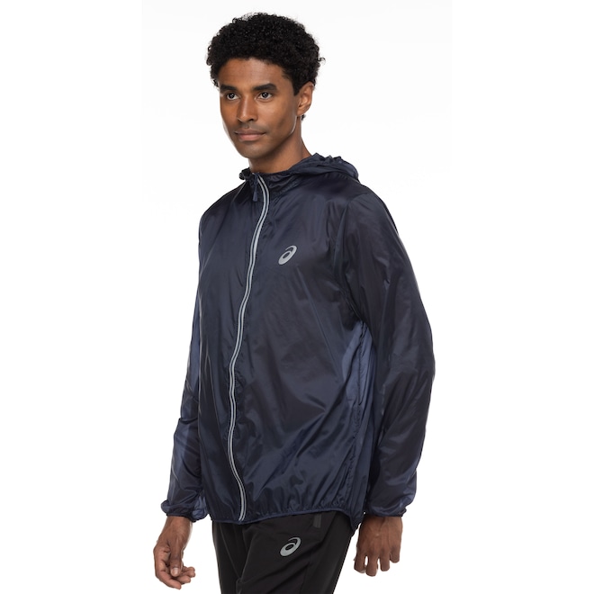 Jaqueta Corta-Vento com Capuz ASICS Resistente à Água Packable Ultraleve - Masculina - Foto 2