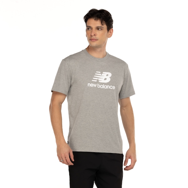 Camiseta Masculina New Balance Manga Curta Essentials - Foto 2