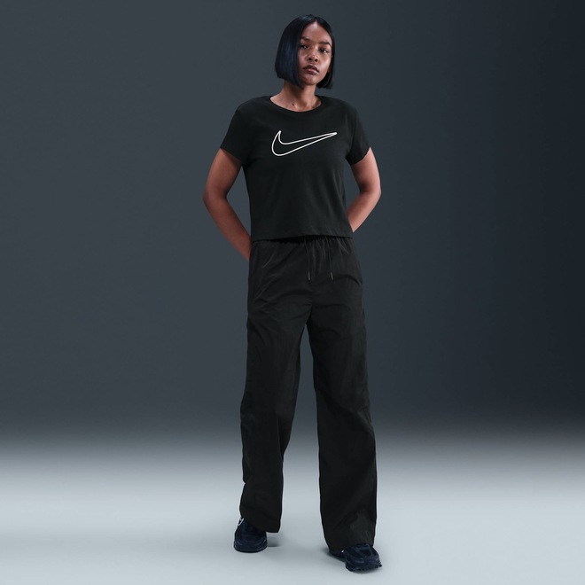 Camiseta Nike Sportswear Club Feminina - Foto 1