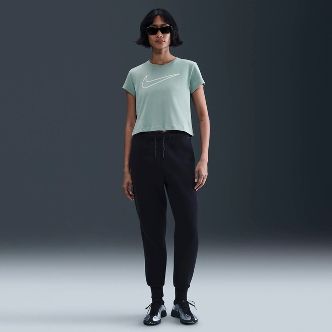 Camiseta Nike Sportswear Club Feminina - Foto 1