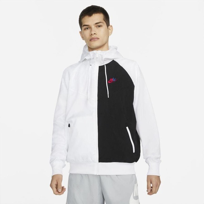 Jaqueta com Capuz Nike Sportswear Essentials+ Windrunner - Masculina - Foto 1