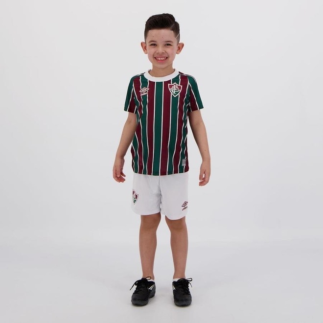 Kit de Uniforme de Futebol Infantil do Fluminense I 21 com Camisa e Calção Umbro - Foto 1
