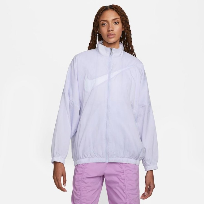 Jaqueta Nike Sportswear Essential - Feminina - Foto 1