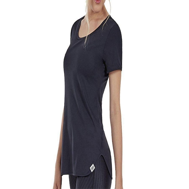 Camiseta Alto Giro Skin Fit Alongada - Feminina - Foto 1