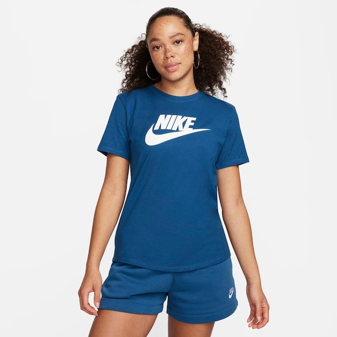 Camiseta Nike Sportswear Essentials Feminina - Foto 1