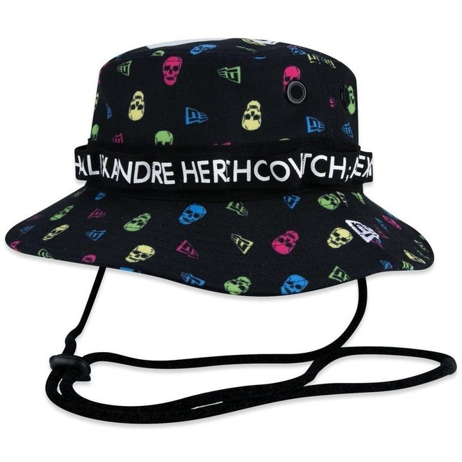 Chapéu New Era Bucket Collab Alexandre Herchcovitch Full Logo - Masculino - Foto 1