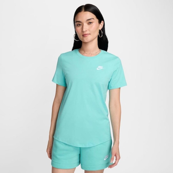 Camiseta Feminina Nike Manga Curta Sportswear Club - Foto 1