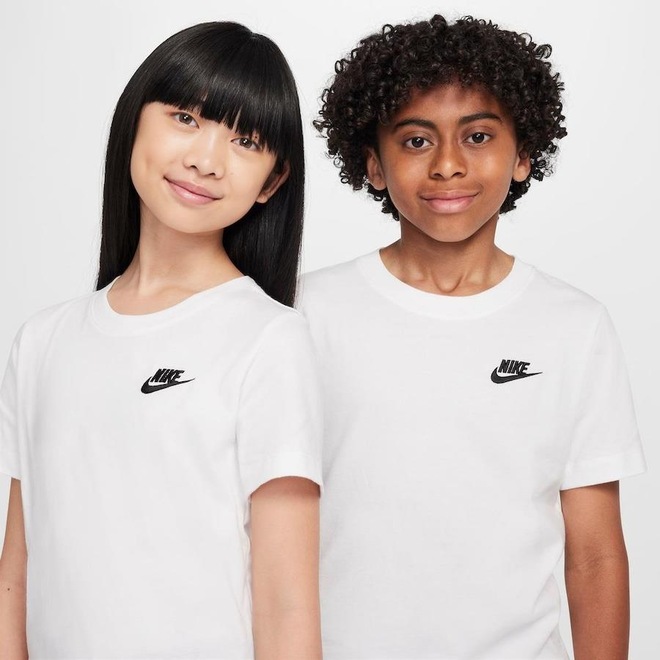 Camiseta Nike Sportswear Futura - Infantil - Foto 1