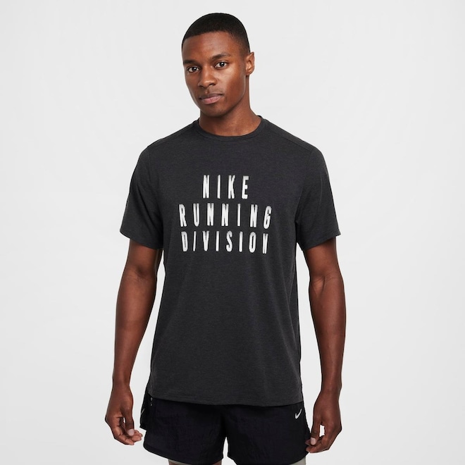 Camiseta Nike Dri-Fit Rise365 - Masculina - Foto 1